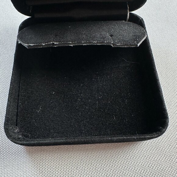 Vintage Macy's Jewelry Earring Display Case & Gift Box Black Velvet Presentation - Picture 15 of 16